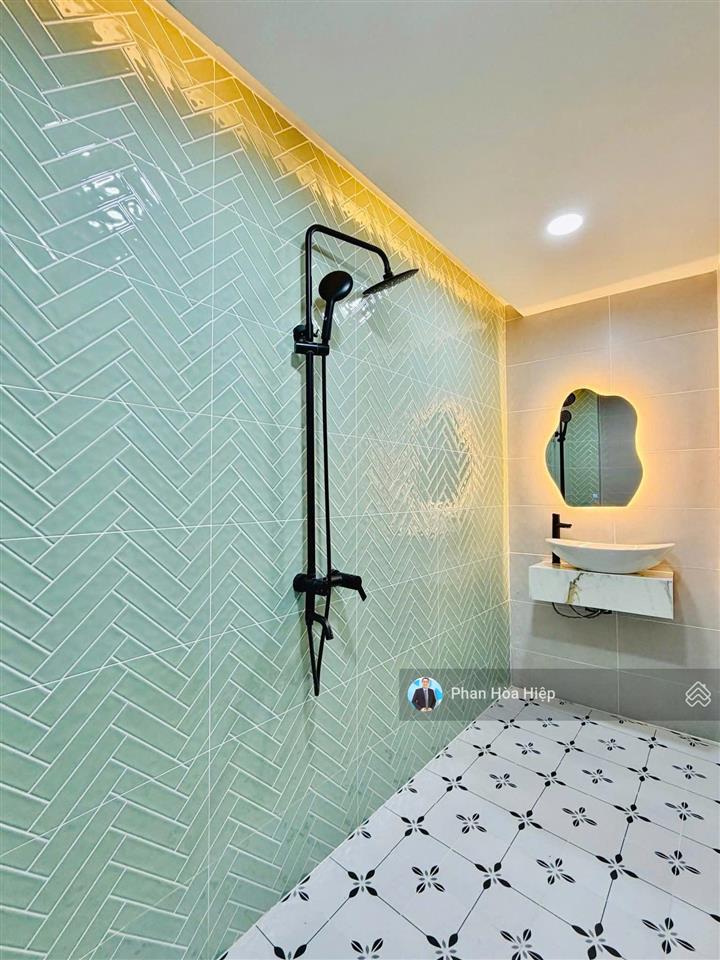 Bán gấp nhà hẻm xe hơi gia phú, 44m2, 3 tầng, 4pn, có phòng trệt, 3wc, kế bên siêu thị satra