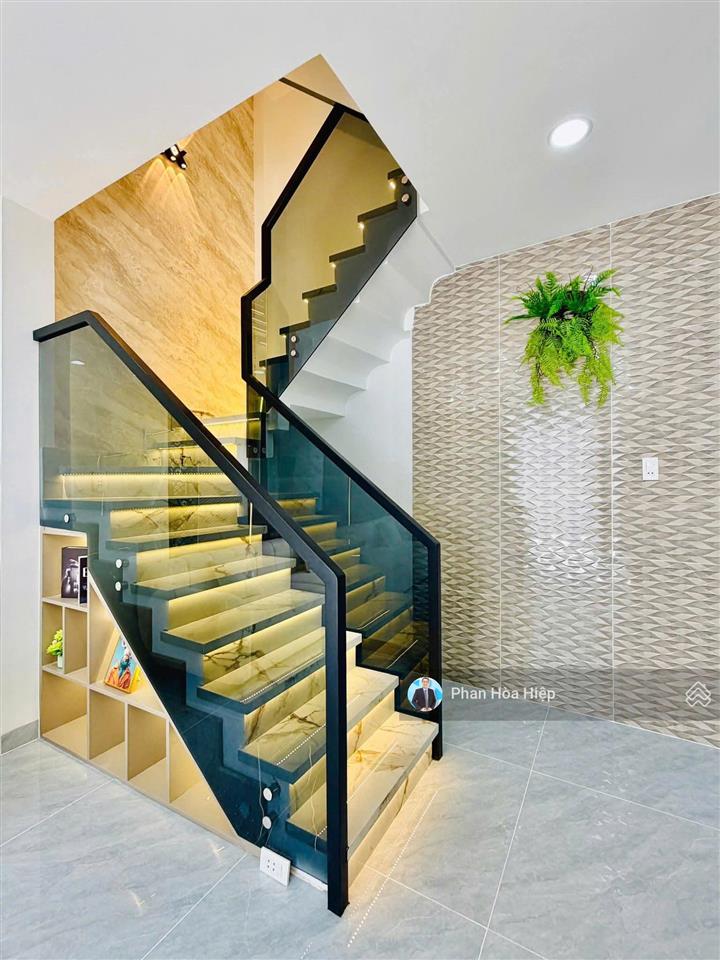 Bán gấp nhà hẻm xe hơi gia phú, 44m2, 3 tầng, 4pn, có phòng trệt, 3wc, kế bên siêu thị satra