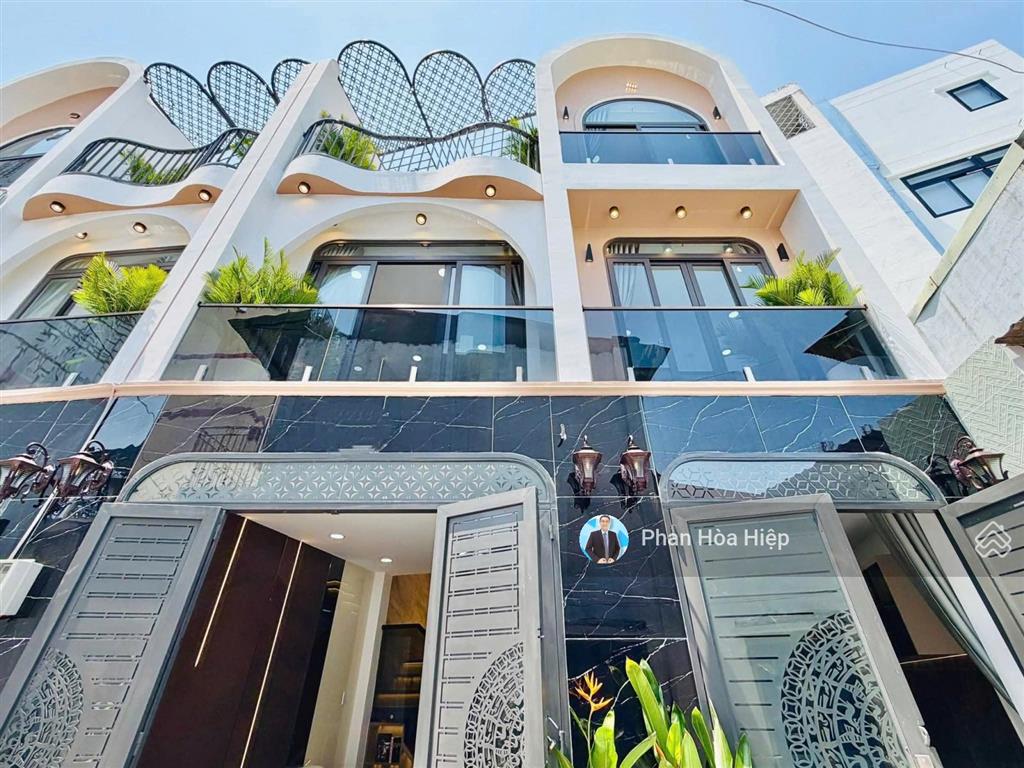 Bán gấp nhà hẻm xe hơi gia phú, 44m2, 3 tầng, 4pn, có phòng trệt, 3wc, kế bên siêu thị satra
