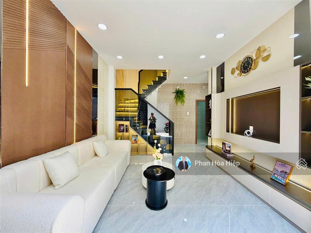 Bán gấp nhà hẻm xe hơi gia phú, 44m2, 3 tầng, 4pn, có phòng trệt, 3wc, kế bên siêu thị satra
