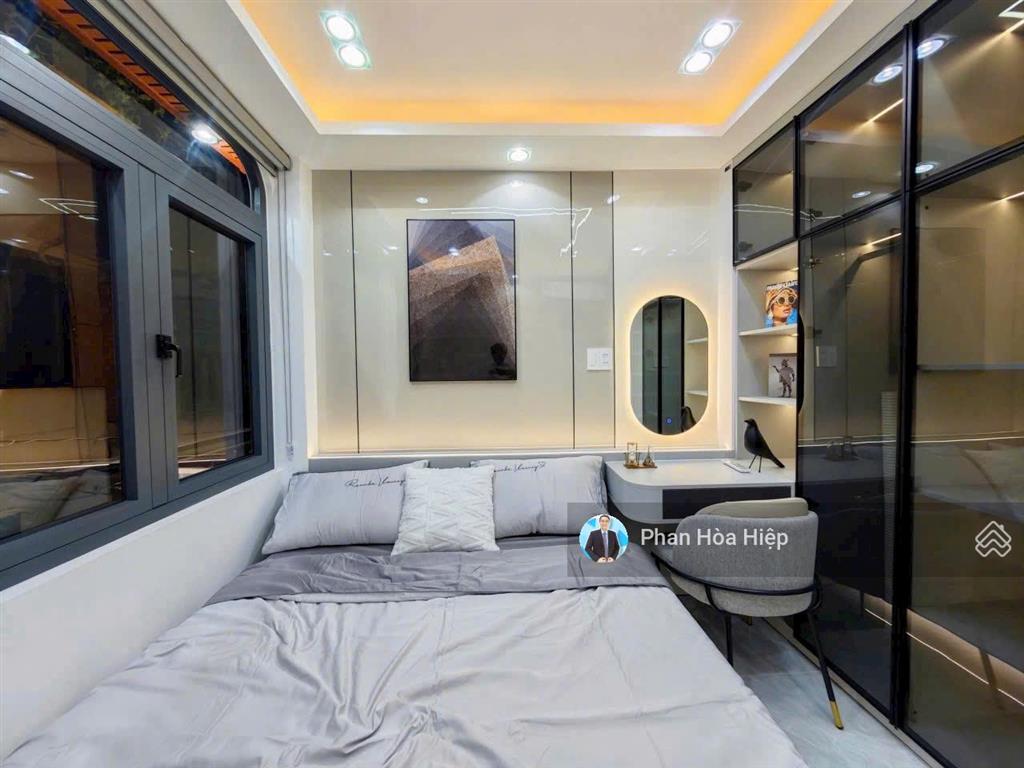 Nhà mới ngay trần hưng đạo, 45m, 4 tầng đúc, 3pn 4wc, nội thất đẹp, hẻm xe hơi 4m, gần bv y dược
