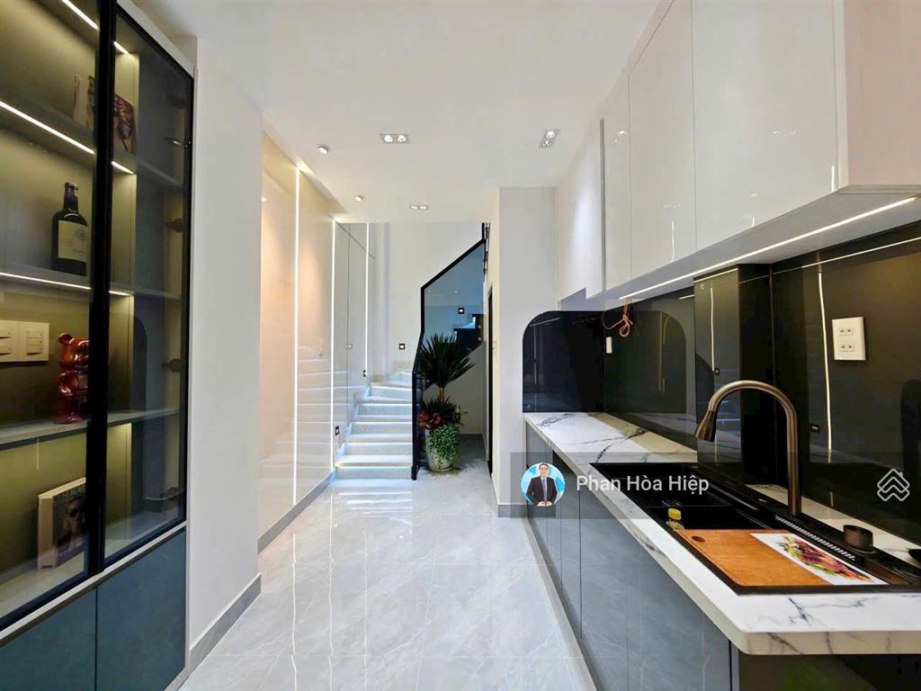 Nhà mới ngay trần hưng đạo, 45m, 4 tầng đúc, 3pn 4wc, nội thất đẹp, hẻm xe hơi 4m, gần bv y dược