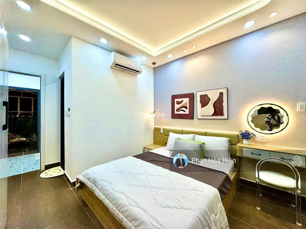 Xuất cảnh bán nhà hà tôn quyền, 39m2, 3 tầng, 4 pn, 3wc, hẻm xe hơi tới nơi, vài căn ra mặt tiền
