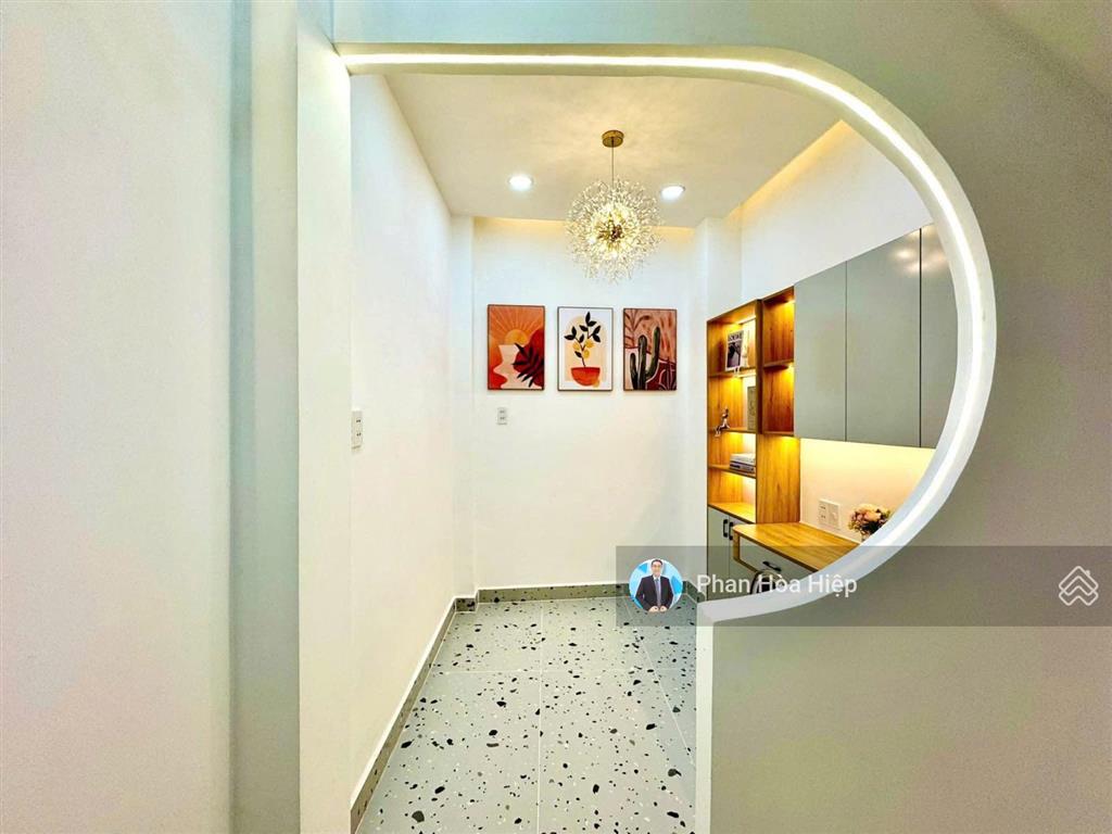 Xuất cảnh bán nhà hà tôn quyền, 39m2, 3 tầng, 4 pn, 3wc, hẻm xe hơi tới nơi, vài căn ra mặt tiền