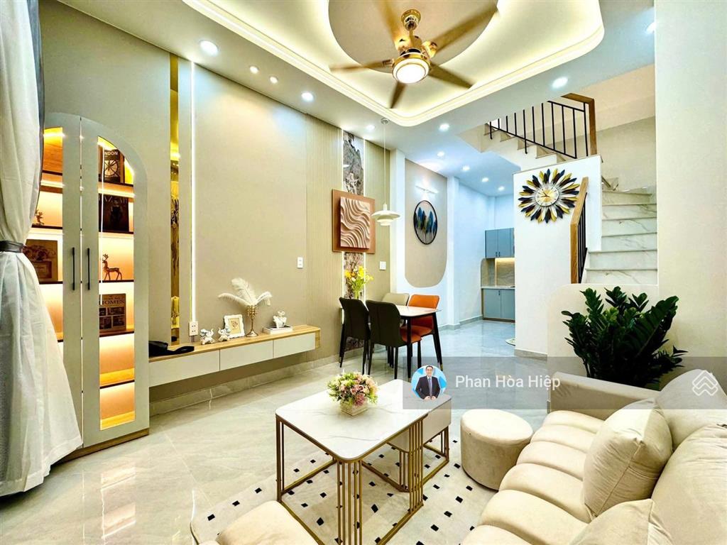 Xuất cảnh bán nhà hà tôn quyền, 39m2, 3 tầng, 4 pn, 3wc, hẻm xe hơi tới nơi, vài căn ra mặt tiền