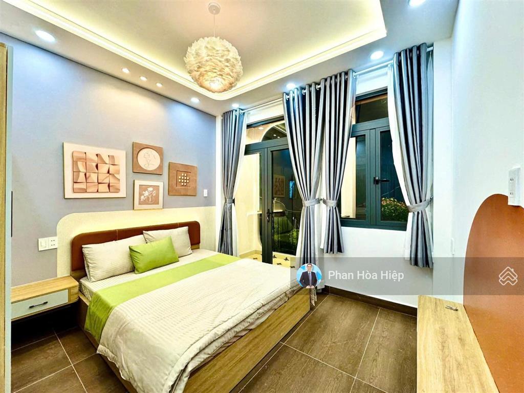 Xuất cảnh bán nhà hà tôn quyền, 39m2, 3 tầng, 4 pn, 3wc, hẻm xe hơi tới nơi, vài căn ra mặt tiền