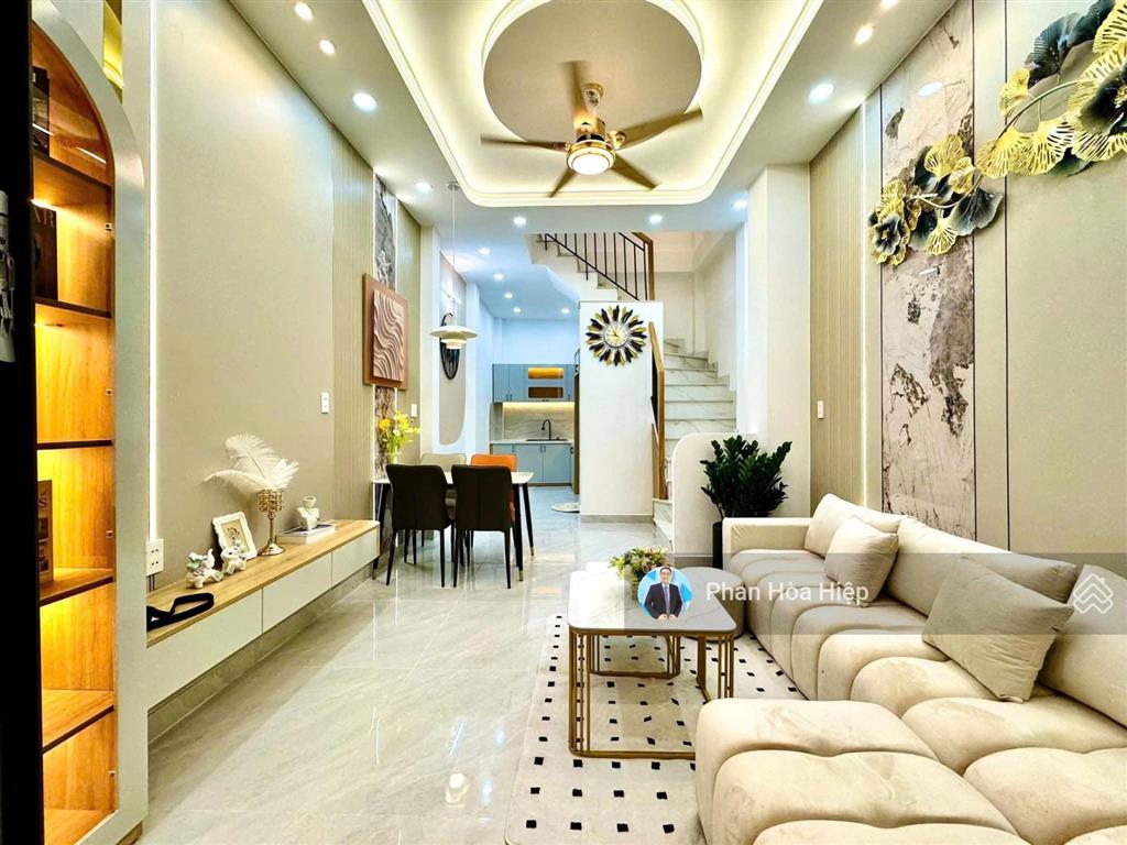Xuất cảnh bán nhà hà tôn quyền, 39m2, 3 tầng, 4 pn, 3wc, hẻm xe hơi tới nơi, vài căn ra mặt tiền