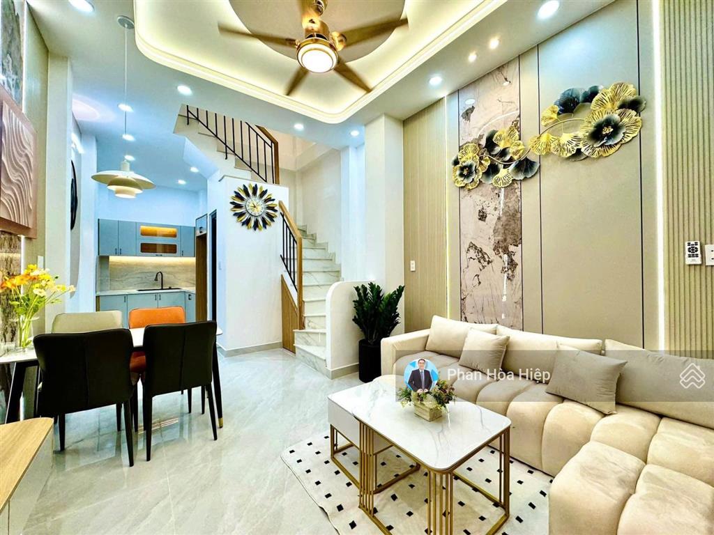 Xuất cảnh bán nhà hà tôn quyền, 39m2, 3 tầng, 4 pn, 3wc, hẻm xe hơi tới nơi, vài căn ra mặt tiền