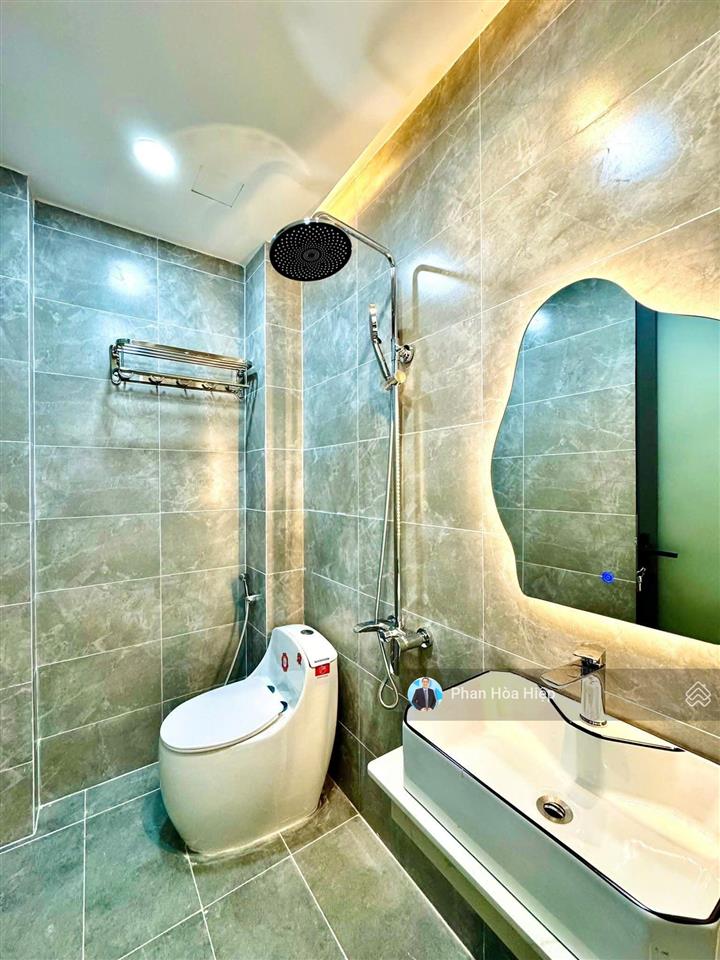 Xuất cảnh bán nhà hà tôn quyền, 39m2, 3 tầng, 4 pn, 3wc, hẻm xe hơi tới nơi, vài căn ra mặt tiền