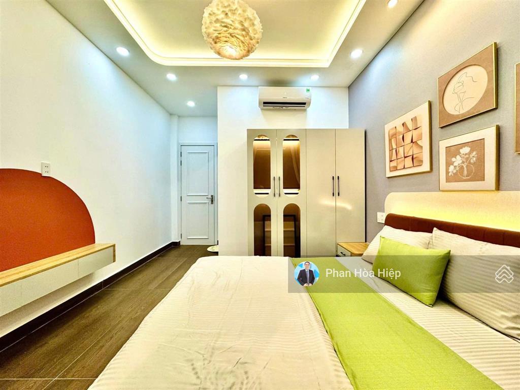 Xuất cảnh bán nhà hà tôn quyền, 39m2, 3 tầng, 4 pn, 3wc, hẻm xe hơi tới nơi, vài căn ra mặt tiền