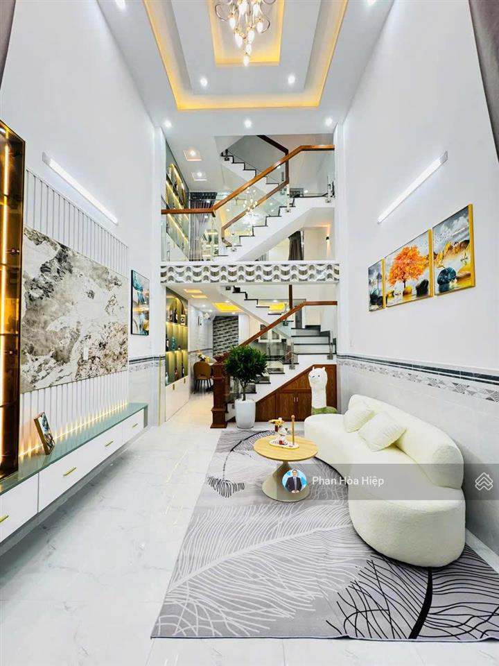 Kẹt tiền bán gấp nhà minh phụng, 44 m2, 3 tầng, 3pn 3 wc, hẻm xe hơi tới nơi, kế bên chợ cây gõ