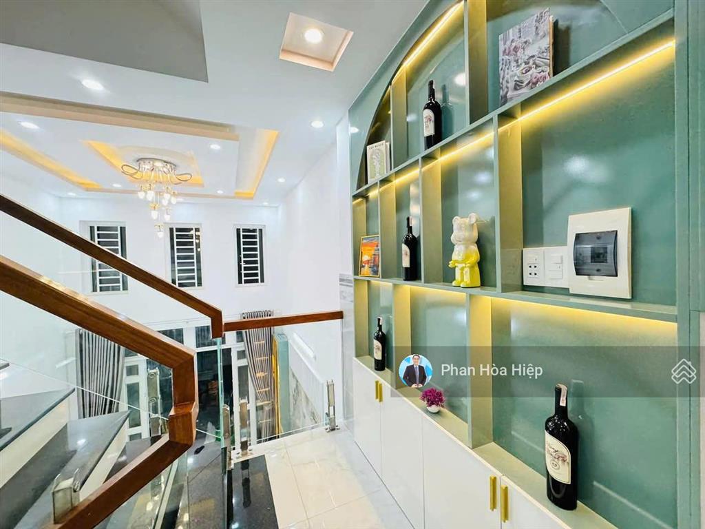 Kẹt tiền bán gấp nhà minh phụng, 44 m2, 3 tầng, 3pn 3 wc, hẻm xe hơi tới nơi, kế bên chợ cây gõ
