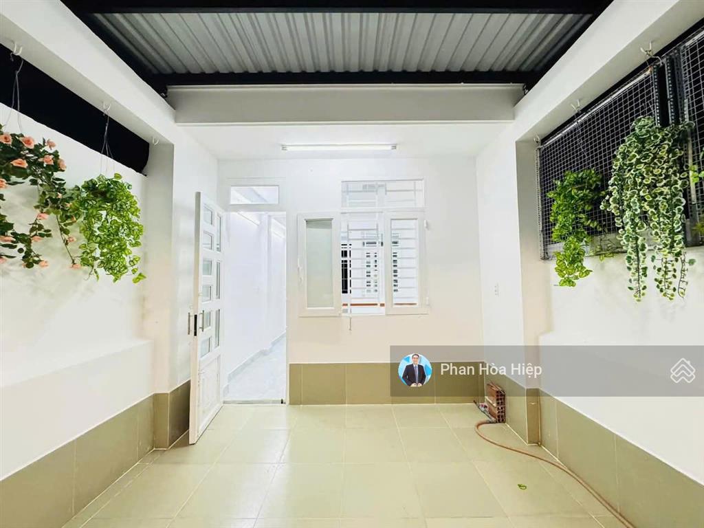 Kẹt tiền bán gấp nhà minh phụng, 44 m2, 3 tầng, 3pn 3 wc, hẻm xe hơi tới nơi, kế bên chợ cây gõ