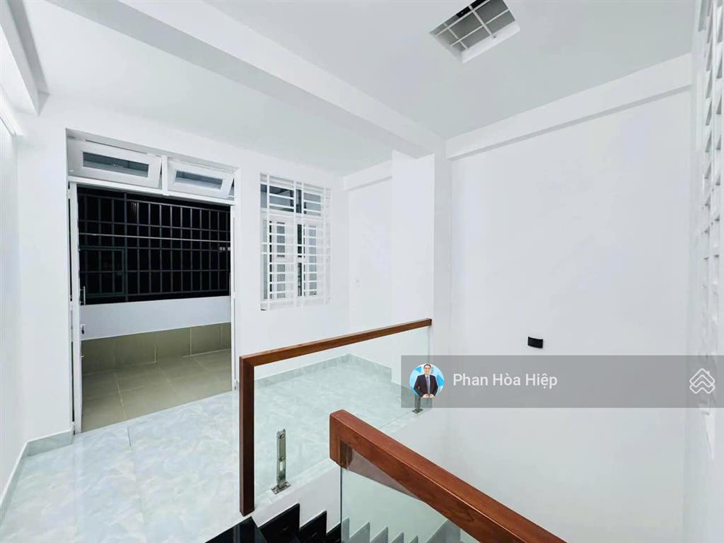 Kẹt tiền bán gấp nhà minh phụng, 44 m2, 3 tầng, 3pn 3 wc, hẻm xe hơi tới nơi, kế bên chợ cây gõ