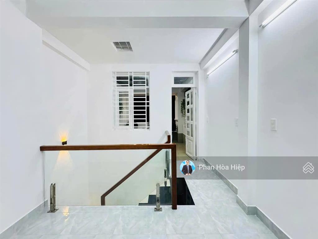 Kẹt tiền bán gấp nhà minh phụng, 44 m2, 3 tầng, 3pn 3 wc, hẻm xe hơi tới nơi, kế bên chợ cây gõ