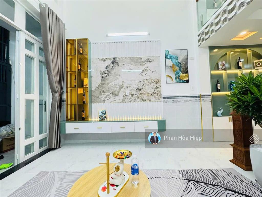 Kẹt tiền bán gấp nhà minh phụng, 44 m2, 3 tầng, 3pn 3 wc, hẻm xe hơi tới nơi, kế bên chợ cây gõ