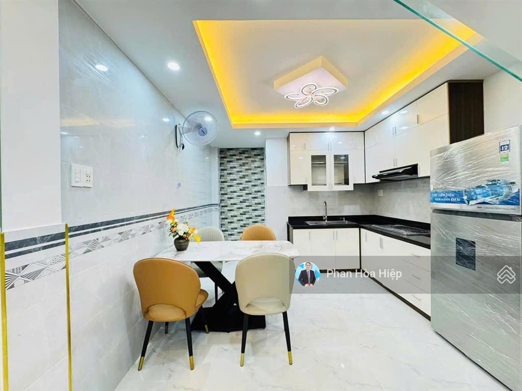 Kẹt tiền bán gấp nhà minh phụng, 44 m2, 3 tầng, 3pn 3 wc, hẻm xe hơi tới nơi, kế bên chợ cây gõ