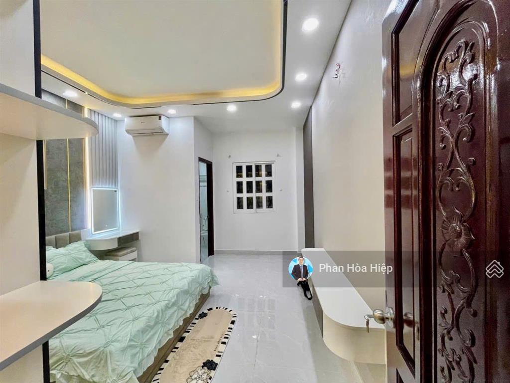 Kẹt tiền bán gấp nhà nguyễn chí thanh, 3 tầng đúc, 2 pn 3 wc, có sân thượng,hẻm rộng gần bv chợ rẫy