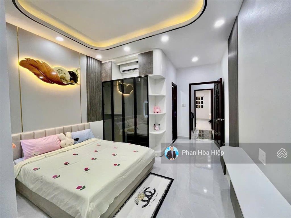 Kẹt tiền bán gấp nhà nguyễn chí thanh, 3 tầng đúc, 2 pn 3 wc, có sân thượng,hẻm rộng gần bv chợ rẫy