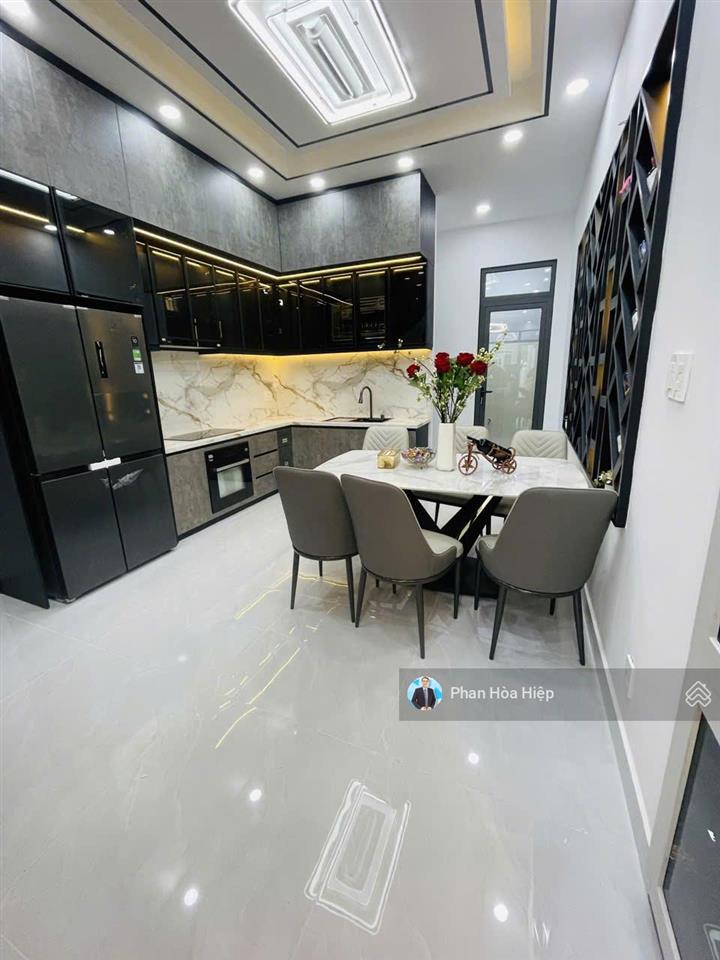 Kẹt tiền bán gấp nhà nguyễn chí thanh, 3 tầng đúc, 2 pn 3 wc, có sân thượng,hẻm rộng gần bv chợ rẫy