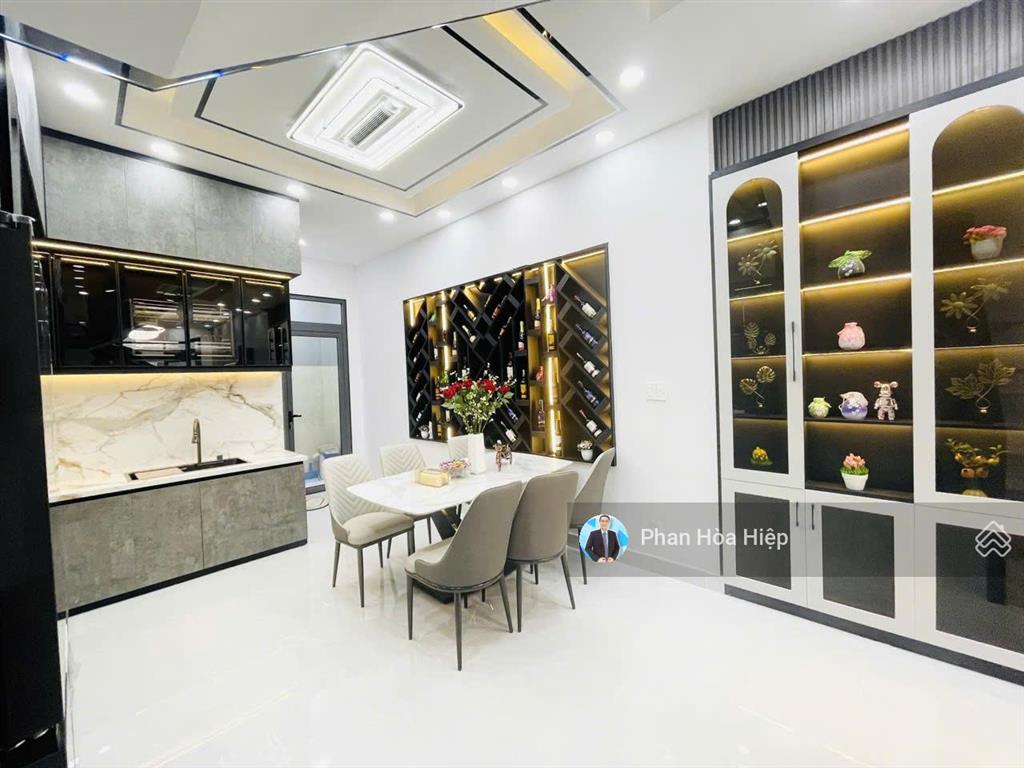 Kẹt tiền bán gấp nhà nguyễn chí thanh, 3 tầng đúc, 2 pn 3 wc, có sân thượng,hẻm rộng gần bv chợ rẫy