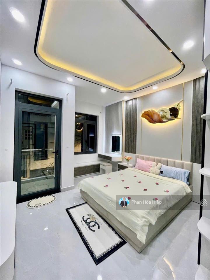 Kẹt tiền bán gấp nhà nguyễn chí thanh, 3 tầng đúc, 2 pn 3 wc, có sân thượng,hẻm rộng gần bv chợ rẫy
