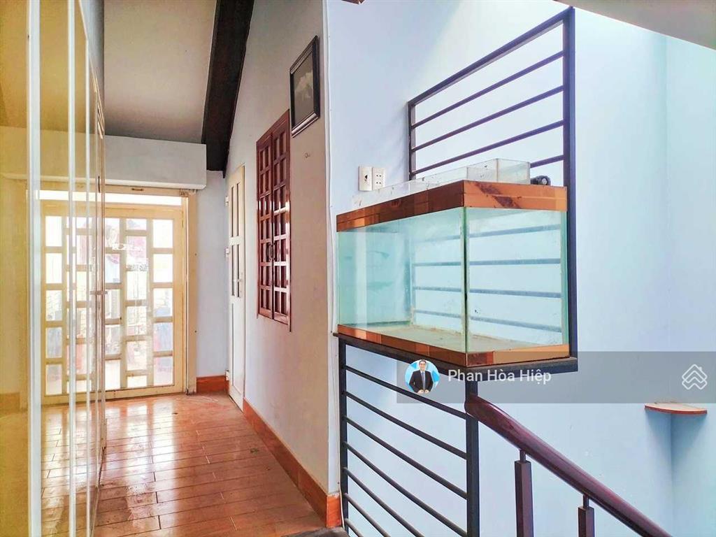 Đi định cư bán nhà phạm văn chí, 6 x 11m, 3 tầng btct 5pn 5wc có garage trong nhà