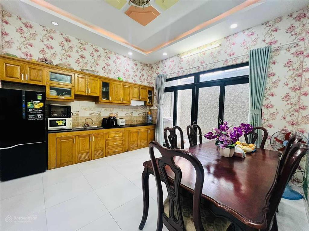 Nhà hxh hồng bàng 4 x 14m, 4 tầng btct 4 pn 3 wc, khu dân trí cao