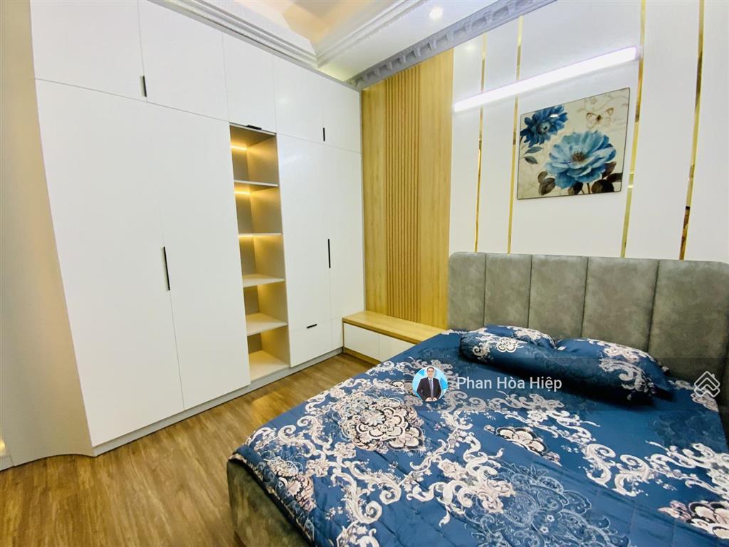 Nhà hxh hồng bàng 4 x 14m, 4 tầng btct 4 pn 3 wc, khu dân trí cao
