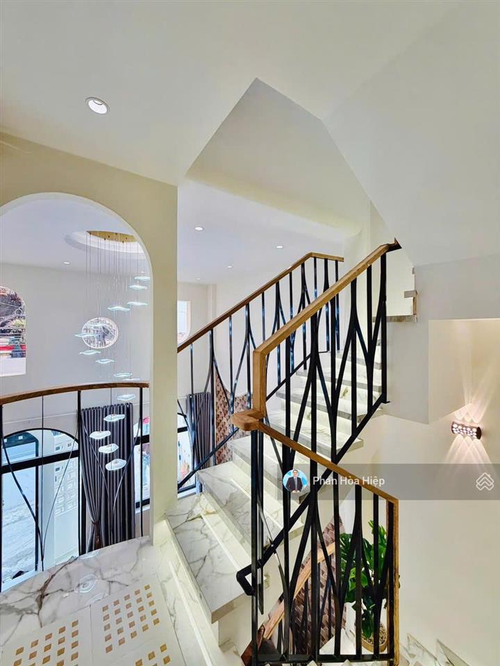 Nhà mới ngay trần chánh chiếu, 45m², 3 tầng đúc, 3pn, hẻm xe hơi tới nhà, sổ vuông vức