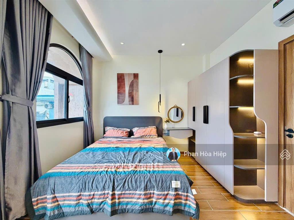 Nhà mới ngay trần chánh chiếu, 45m², 3 tầng đúc, 3pn, hẻm xe hơi tới nhà, sổ vuông vức