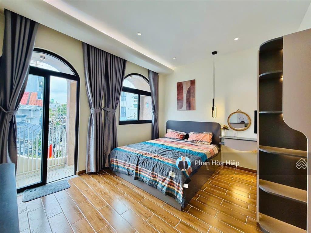 Nhà mới ngay trần chánh chiếu, 45m², 3 tầng đúc, 3pn, hẻm xe hơi tới nhà, sổ vuông vức