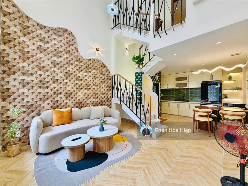 Nhà mới ngay trần chánh chiếu, 45m², 3 tầng đúc, 3pn, hẻm xe hơi tới nhà, sổ vuông vức