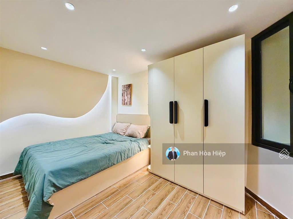 Nhà mới ngay trần chánh chiếu, 45m², 3 tầng đúc, 3pn, hẻm xe hơi tới nhà, sổ vuông vức