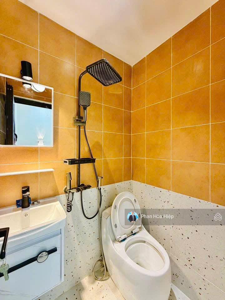Nhà mới ngay trần chánh chiếu, 45m², 3 tầng đúc, 3pn, hẻm xe hơi tới nhà, sổ vuông vức