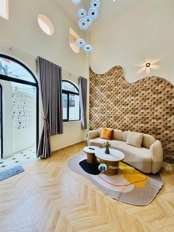 Nhà mới ngay trần chánh chiếu, 45m², 3 tầng đúc, 3pn, hẻm xe hơi tới nhà, sổ vuông vức