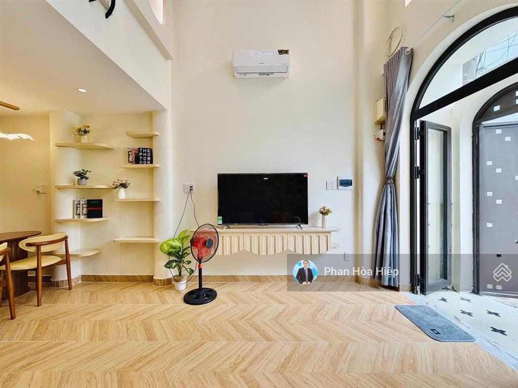 Nhà mới ngay trần chánh chiếu, 45m², 3 tầng đúc, 3pn, hẻm xe hơi tới nhà, sổ vuông vức