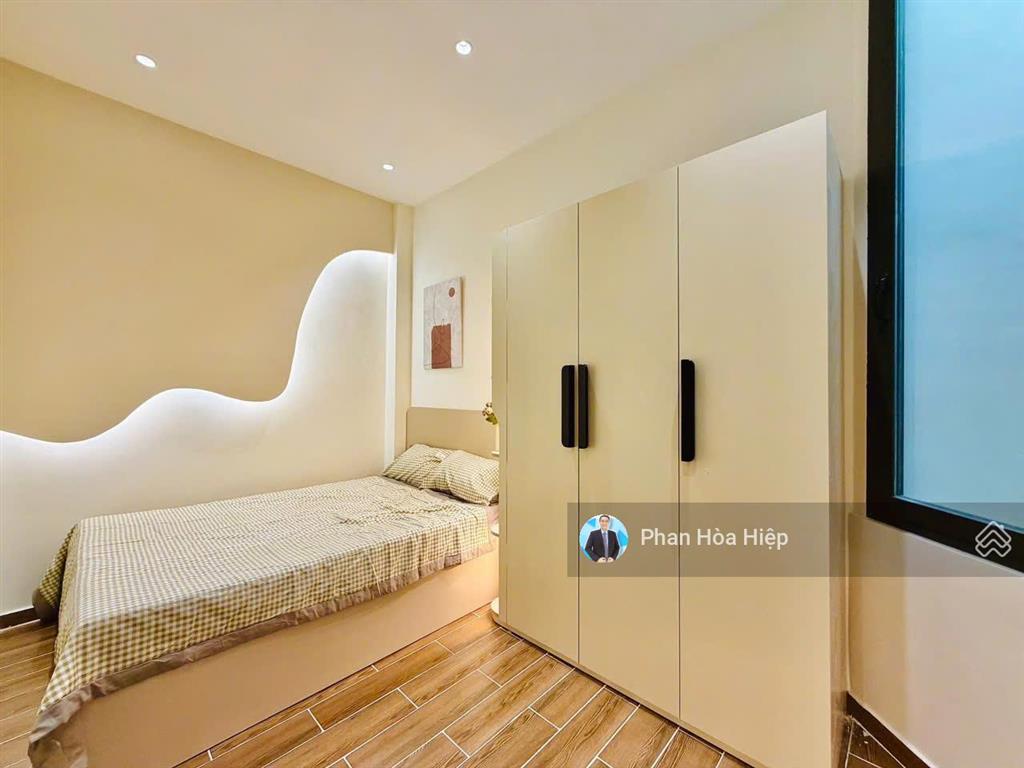 Nhà mới ngay trần chánh chiếu, 45m², 3 tầng đúc, 3pn, hẻm xe hơi tới nhà, sổ vuông vức