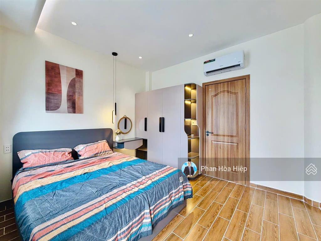 Nhà mới ngay trần chánh chiếu, 45m², 3 tầng đúc, 3pn, hẻm xe hơi tới nhà, sổ vuông vức