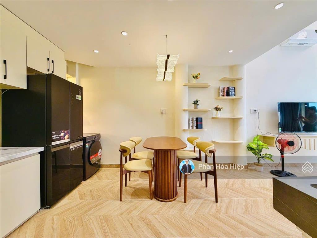 Nhà mới ngay trần chánh chiếu, 45m², 3 tầng đúc, 3pn, hẻm xe hơi tới nhà, sổ vuông vức
