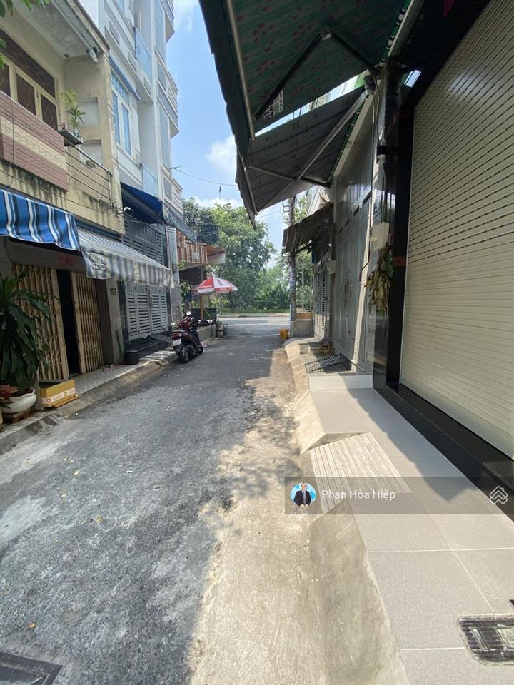 Nhà mới ngay trần chánh chiếu, 45m², 3 tầng đúc, 3pn, hẻm xe hơi tới nhà, sổ vuông vức