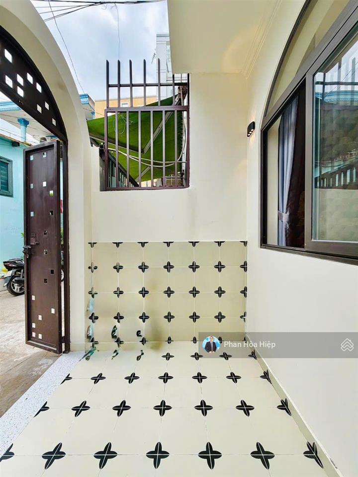 Nhà mới ngay trần chánh chiếu, 45m², 3 tầng đúc, 3pn, hẻm xe hơi tới nhà, sổ vuông vức