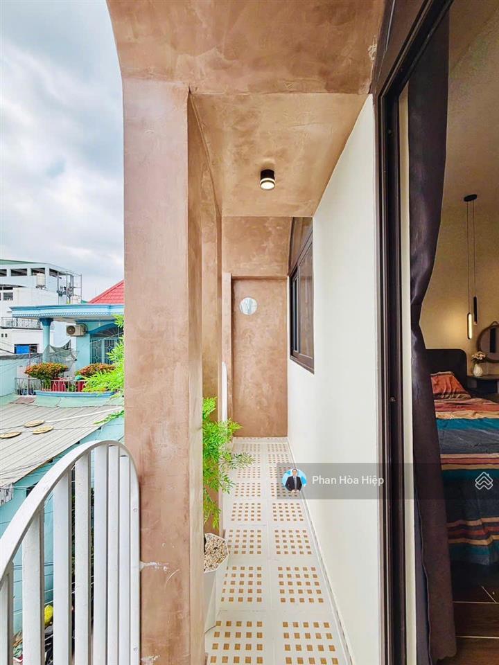 Nhà mới ngay trần chánh chiếu, 45m², 3 tầng đúc, 3pn, hẻm xe hơi tới nhà, sổ vuông vức