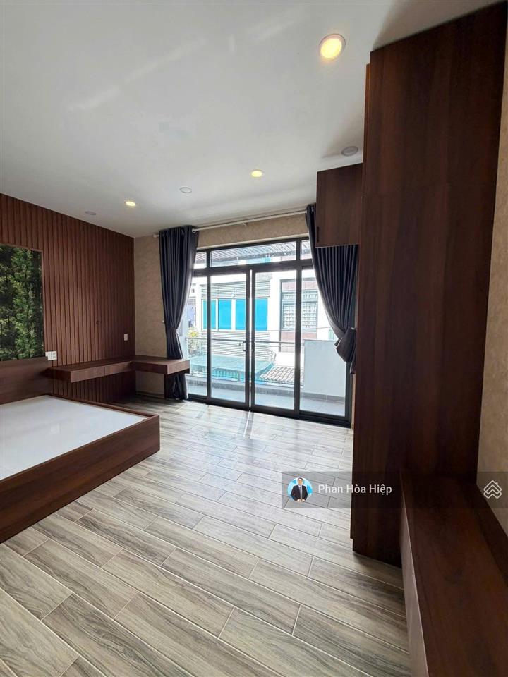 Bán gấp nhà hẻm 5m lò siêu, 48m2, 3 tầng, 4pn, gần đường 3/2, tặng nội thất, tiện kinh doanh