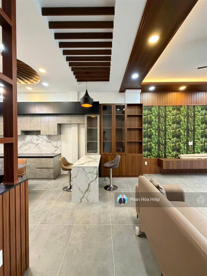 Bán gấp nhà hẻm 5m lò siêu, 48m2, 3 tầng, 4pn, gần đường 3/2, tặng nội thất, tiện kinh doanh