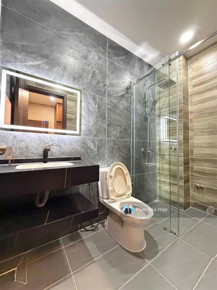 Bán gấp nhà hẻm 5m lò siêu, 48m2, 3 tầng, 4pn, gần đường 3/2, tặng nội thất, tiện kinh doanh