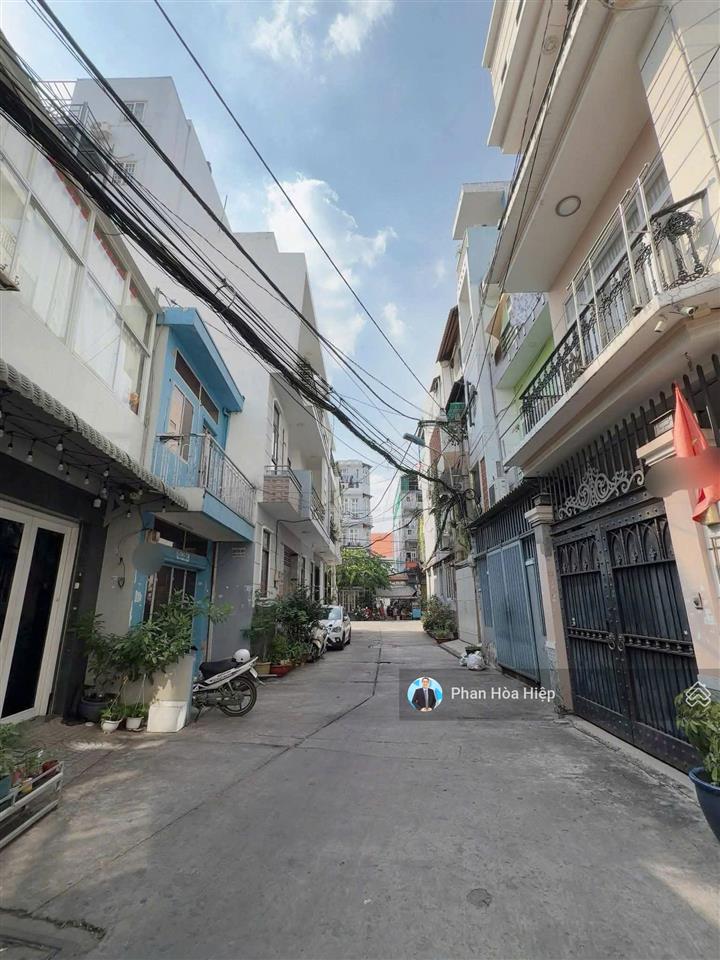 Bán gấp nhà hẻm 5m lò siêu, 48m2, 3 tầng, 4pn, gần đường 3/2, tặng nội thất, tiện kinh doanh
