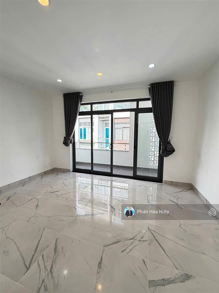 Bán gấp nhà hẻm 5m lò siêu, 48m2, 3 tầng, 4pn, gần đường 3/2, tặng nội thất, tiện kinh doanh