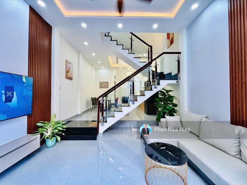 Nhà hẻm 6m ngay kinh dương vương. 54m2, 4 tầng, 5pn 4wc, gần cv phú lâm, phù hợp cho thuê