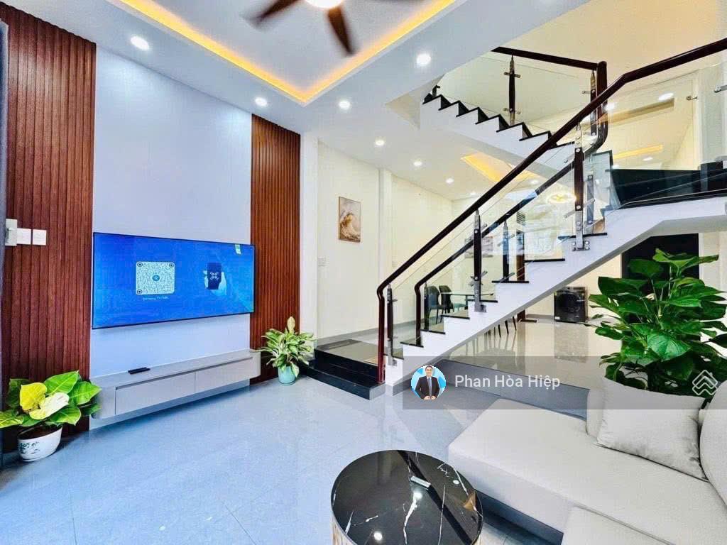 Nhà hẻm 6m ngay kinh dương vương. 54m2, 4 tầng, 5pn 4wc, gần cv phú lâm, phù hợp cho thuê